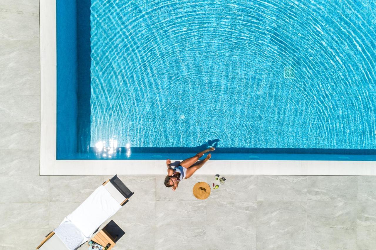 Ninemia Luxury Residence เปร์ดีกา ภายนอก รูปภาพ